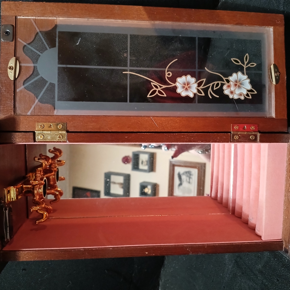 Elegant Wooden Jewelry Box with Floral Design